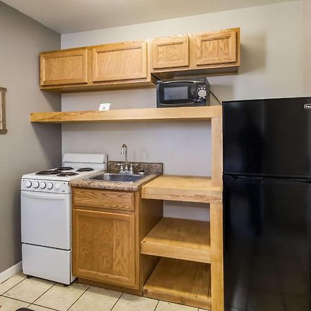 Rodeway Inn Каспър Екстериор снимка