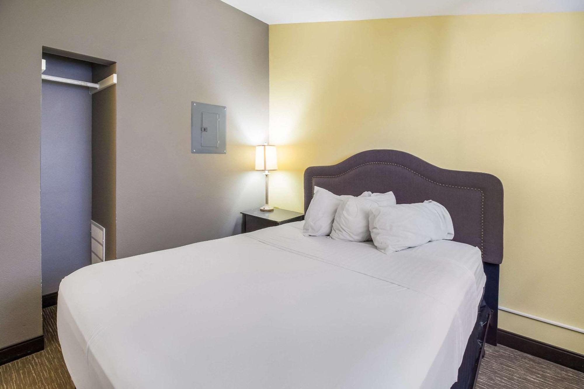 Rodeway Inn Каспър Екстериор снимка