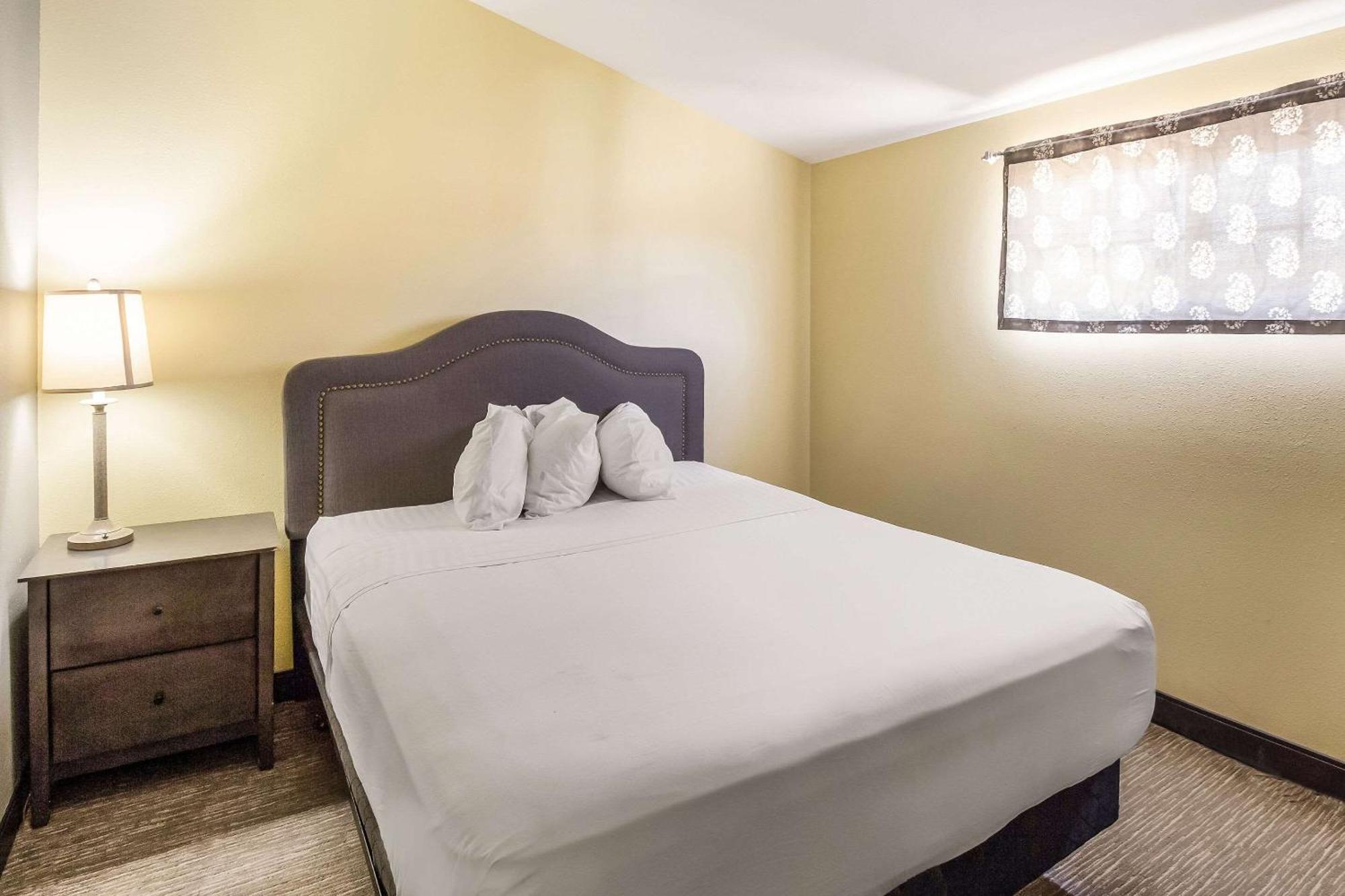 Rodeway Inn Каспър Екстериор снимка
