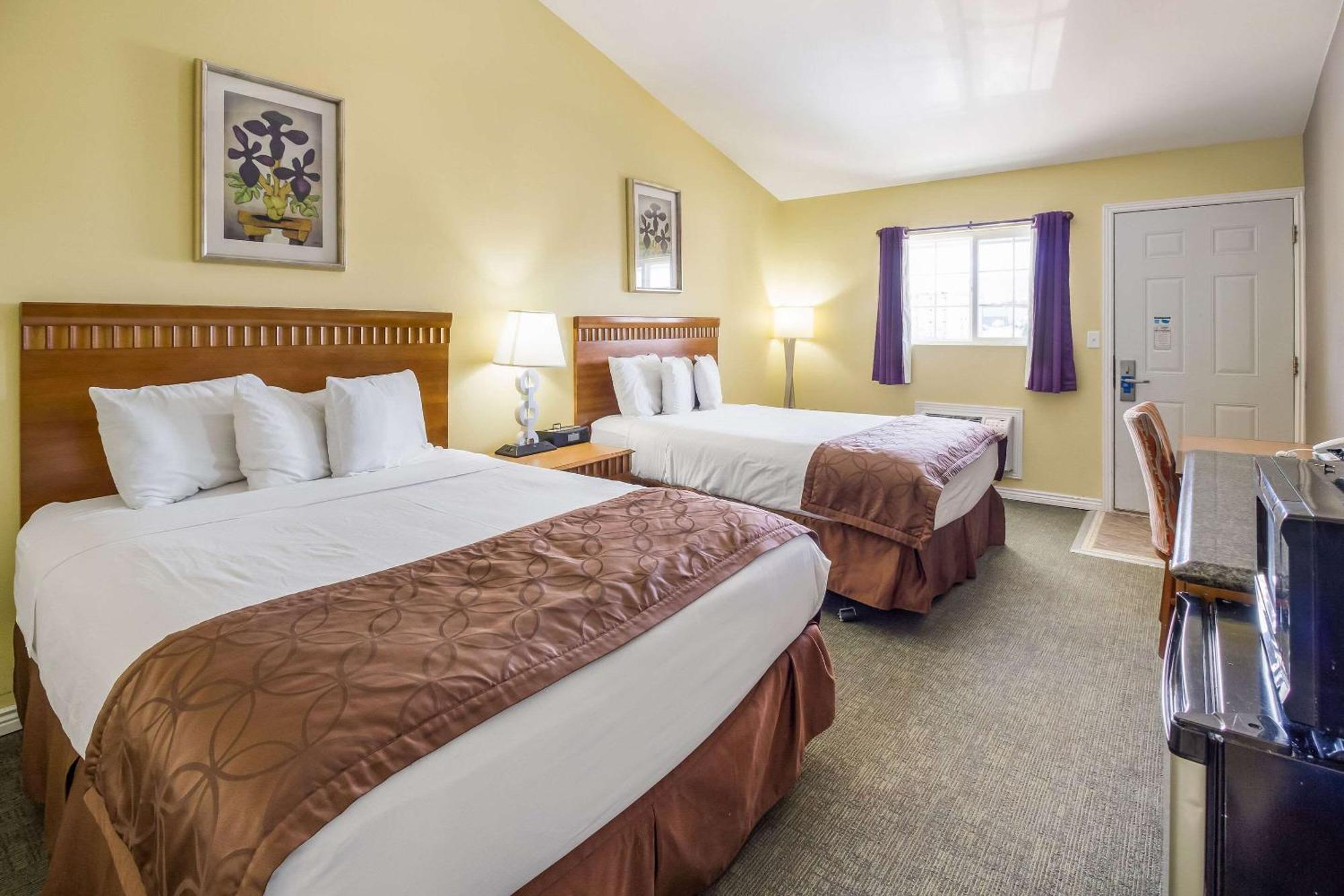 Rodeway Inn Каспър Екстериор снимка