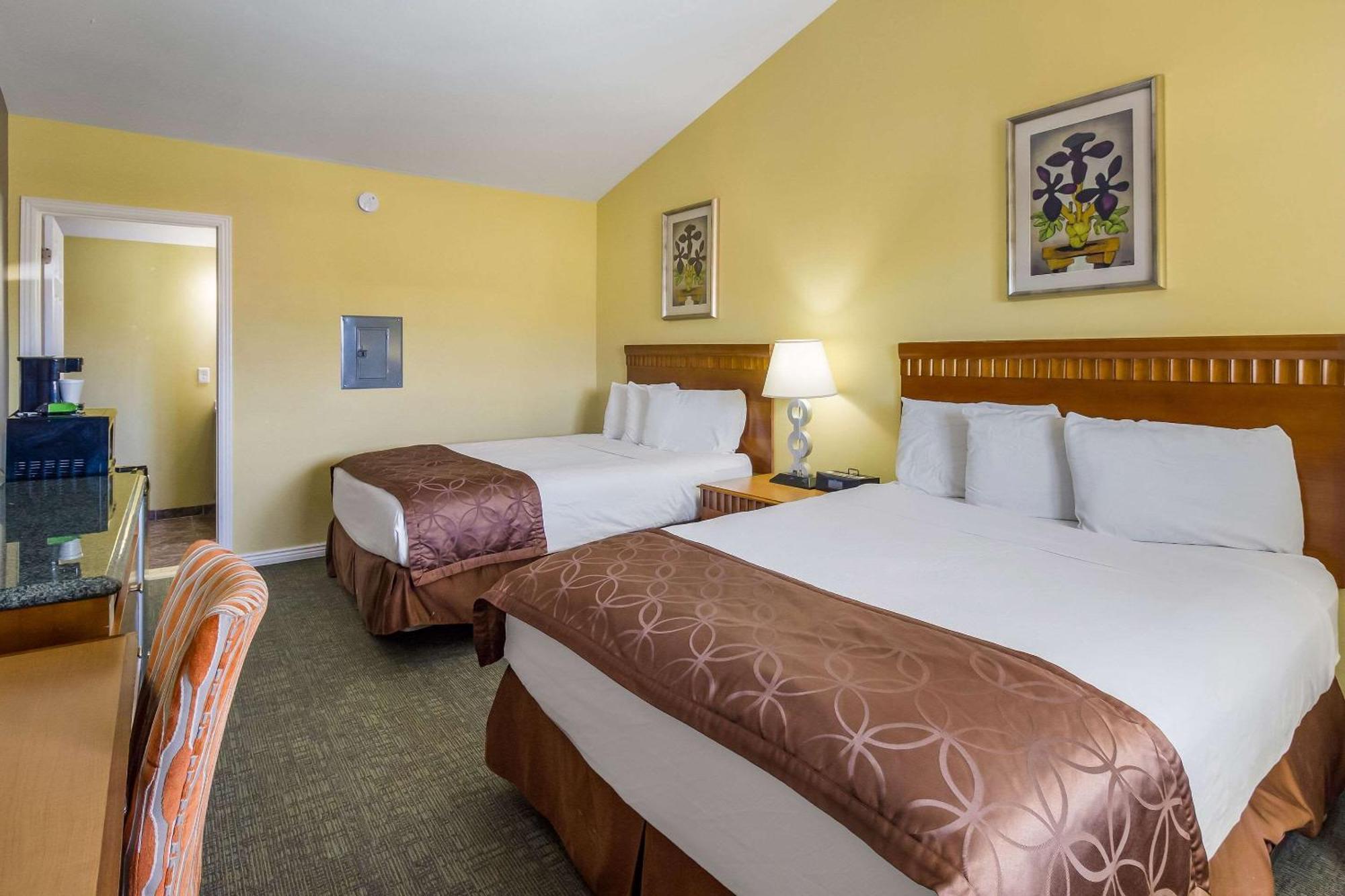 Rodeway Inn Каспър Екстериор снимка