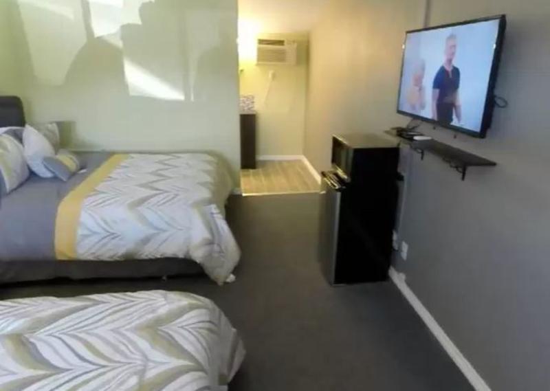 Rodeway Inn Каспър Екстериор снимка